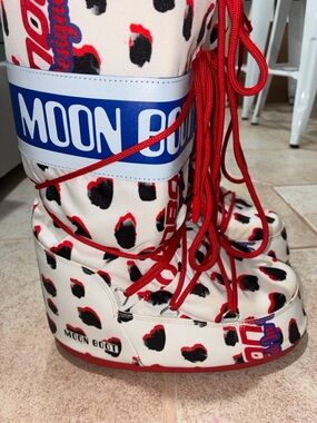 Moon Boot women’s Winter Boots in White, Red and Black
